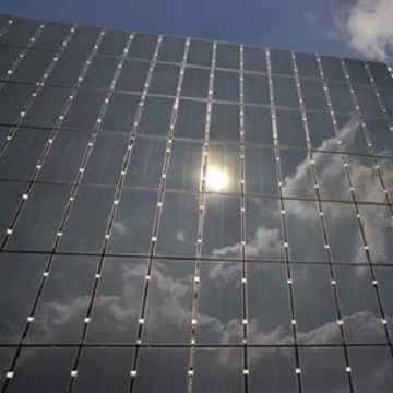 le prochain débouché pour la technologie verte? le verre photovoltaïque aide à changer la ville