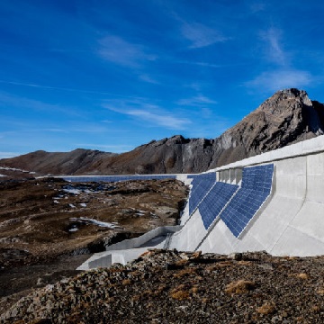 centrales photovoltaïques verticales sur barrages alpins