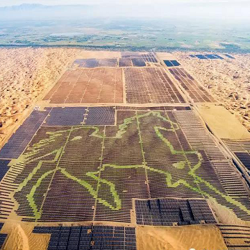 d'incroyables images montrent la ferme solaire record de 2,1 milliards de dollars de la Chine, qui montre un modèle de cheval vu d'en haut