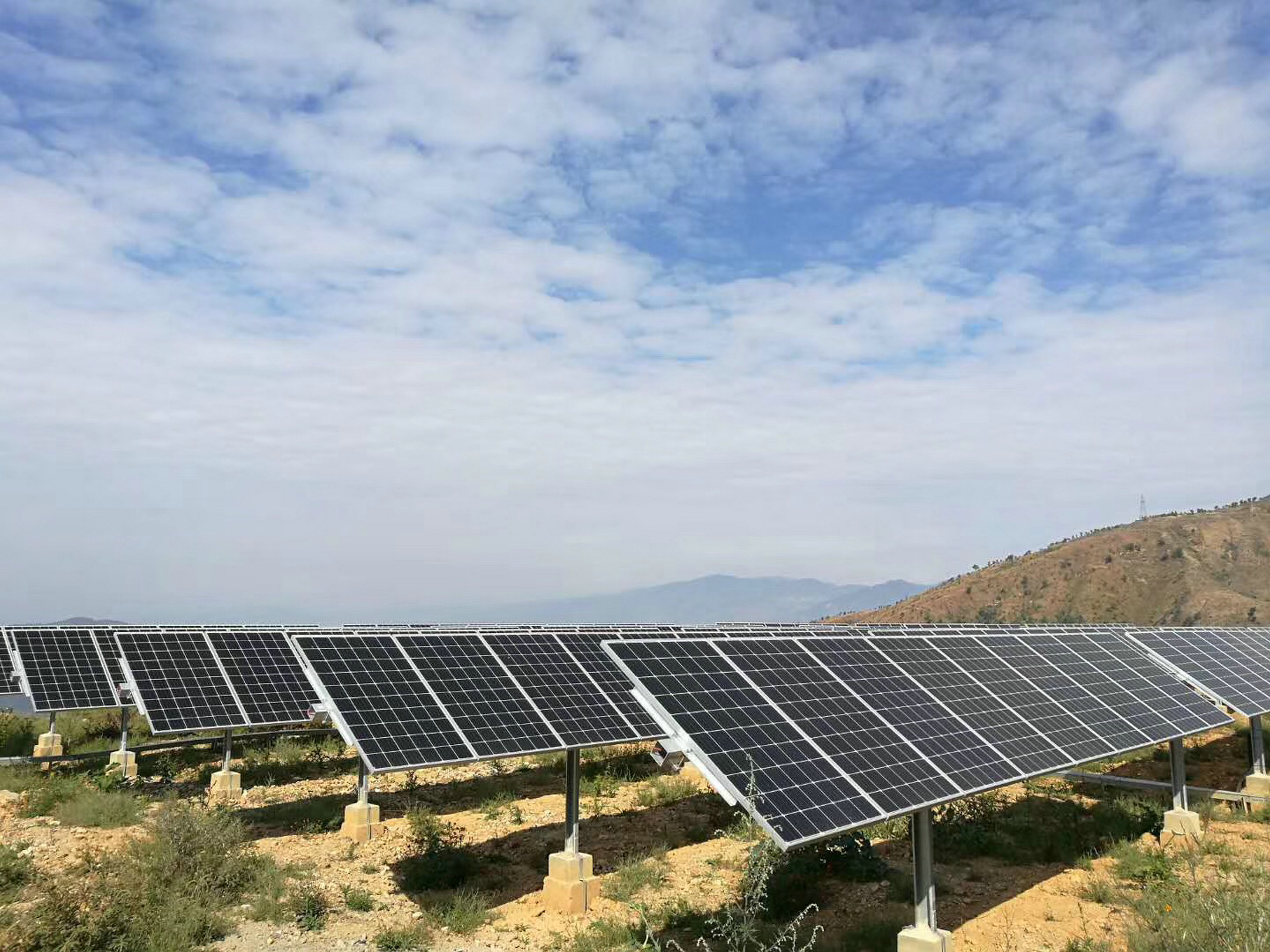 La commission du commerce international américaine propose trois propositions pour limiter l'importation de produits solaires