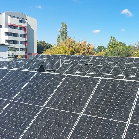 Système solaire Bluesun 100kw sur réseau en Roumanie
