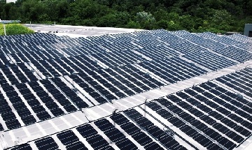 Un grand banquier pense que l’installation de panneaux solaires bifaciaux * sur le toit du monde * en vaut la peine